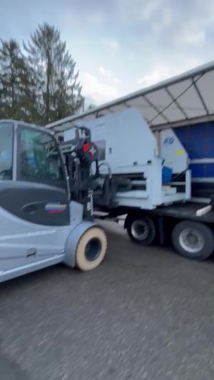 End&uuml;striyel Forklift Dış Mekanda Kamyona Ekipman Y&uuml;kleme