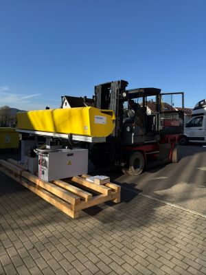 End&uuml;striyel Dış Ortamda Ağır Makine Taşıyan Forklift
