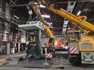 B&uuml;y&uuml;k Makineleri Hareket Ettirmek i&ccedil;in Vin&ccedil;lerin Kullanıldığı End&uuml;striyel At&ouml;lye &Ccedil;alışması