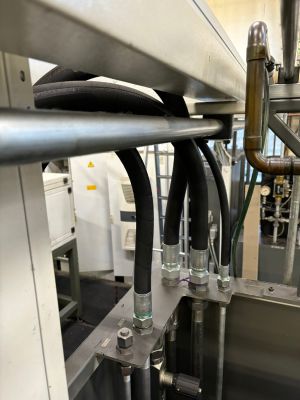 Industrial Tubing and Piping Connection for Hydraulic System Maintenance