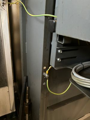 End&uuml;striyel Bir Ortamda Metal Bir Yapı &Uuml;zerinde Elektrik Topraklama Bağlantısı