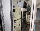 Kablolama ve Makineleri Sergileyen İşlevsel Bir İ&ccedil; Mekanda End&uuml;striyel HVAC Ekipmanı