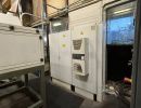Fabrikhalle mit Schaltschrank und Bel&uuml;ftungssystem