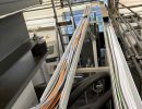 Industrielles Verkabelungssystem mit organisierten Kabeln in einer Wartungseinrichtung