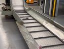 F&ouml;rdersystem in Betrieb in einer industriellen Fertigungsumgebung