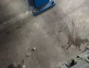 Industrial Base Support mit Bodenmarkierungen und Sicherheitsschuhen