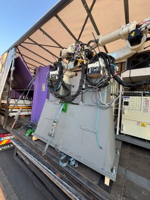 Industrieroboter-Ausr&uuml;stung im Transport f&uuml;r Fertigungsl&ouml;sungen gesichert